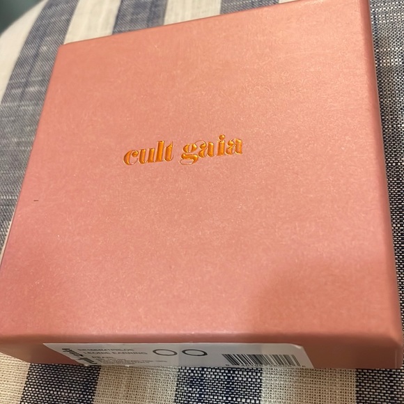 Cult Gaia Leonie Earrings never worn - gold hoop with pearl details - Picture 6 of 6